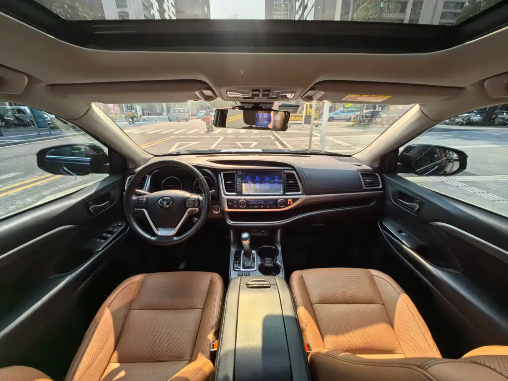 Toyota Highlander 2020 — фото 12