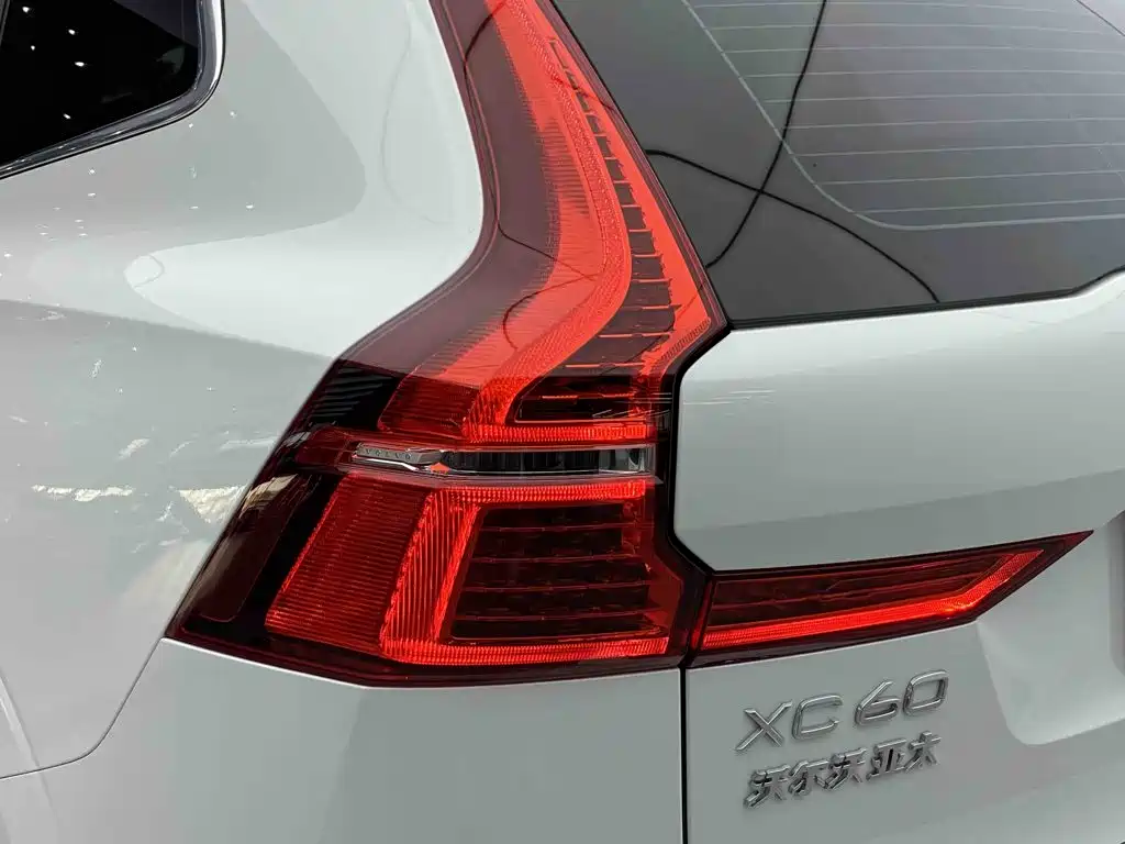 Volvo XC60 2024 — фото 31