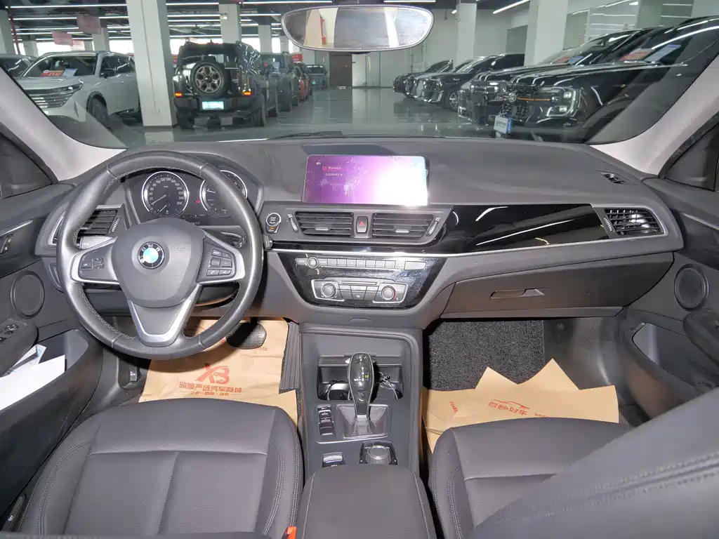 BMW 1 Series 2020 — фото 14