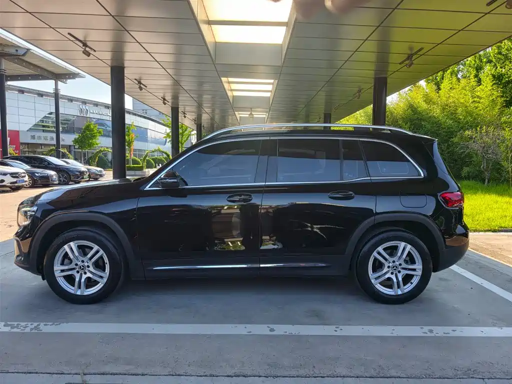 Mercedes-Benz GLB 2023