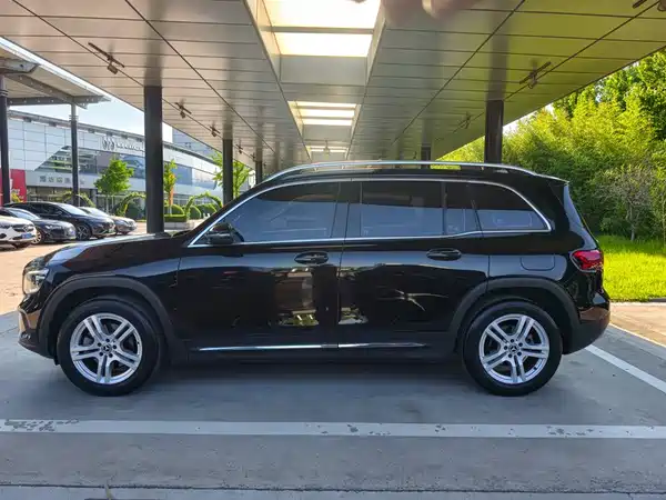 Mercedes-Benz GLB 2023