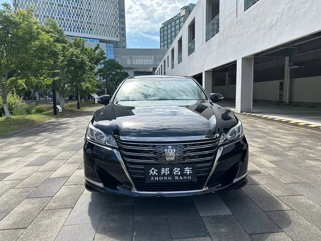 Toyota Crown 2018 — фото 2
