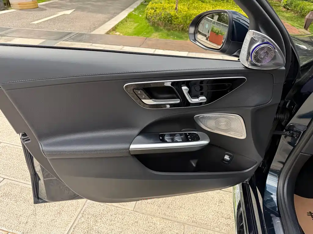 Mercedes-Benz C-Class 2023 — фото 17