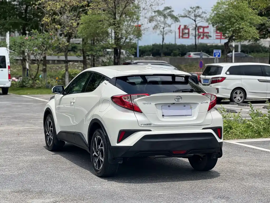 Toyota C-HR 2019 — фото 4