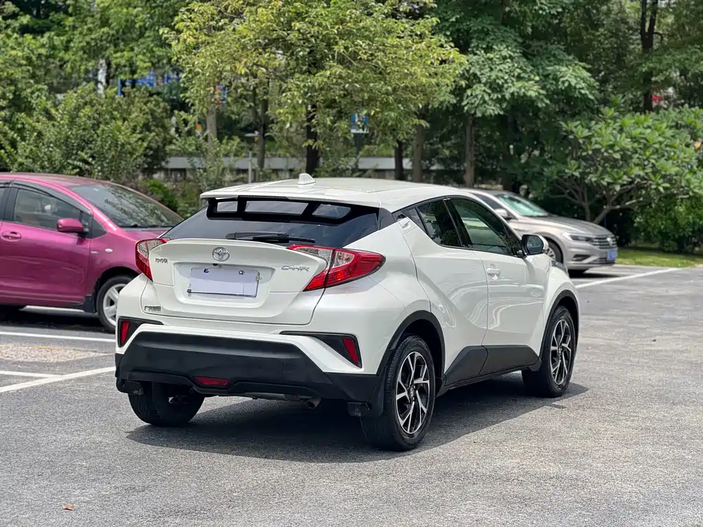 Toyota C-HR 2019 — фото 6