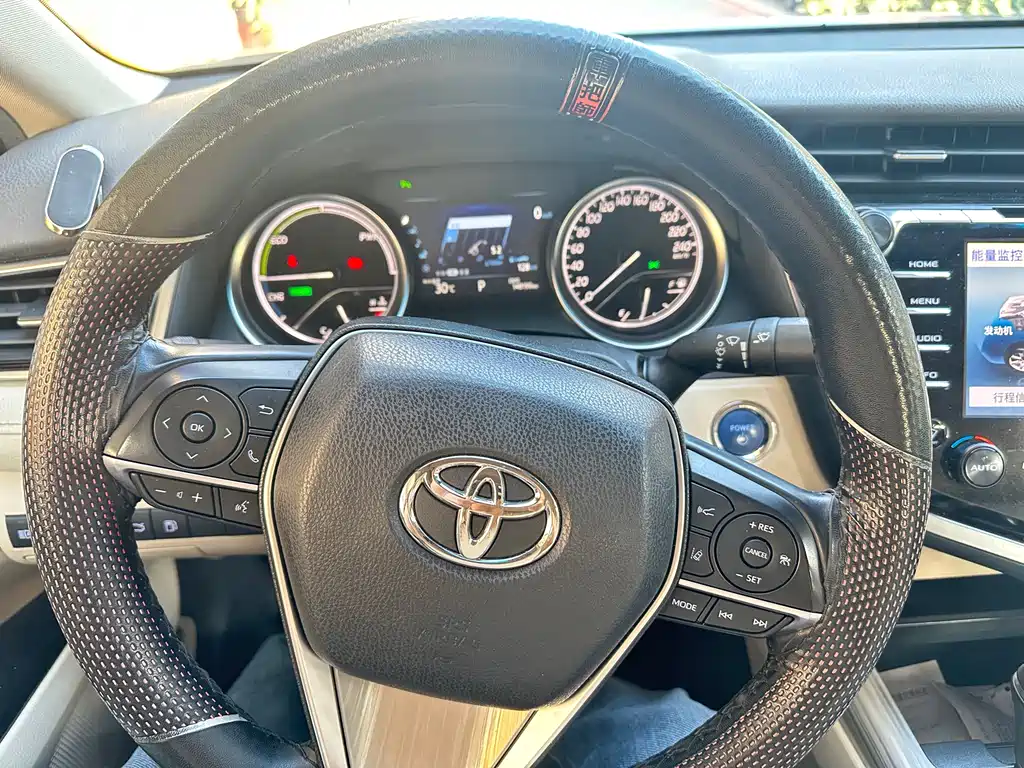 Toyota Camry 2019 — фото 12
