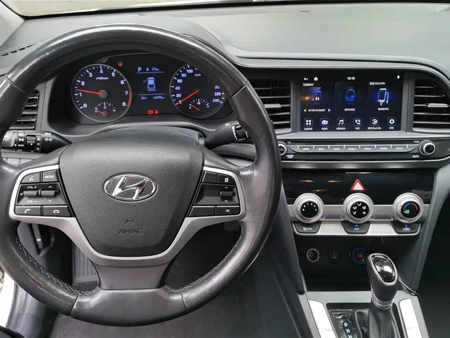 Hyundai Elantra 2019 — фото 12