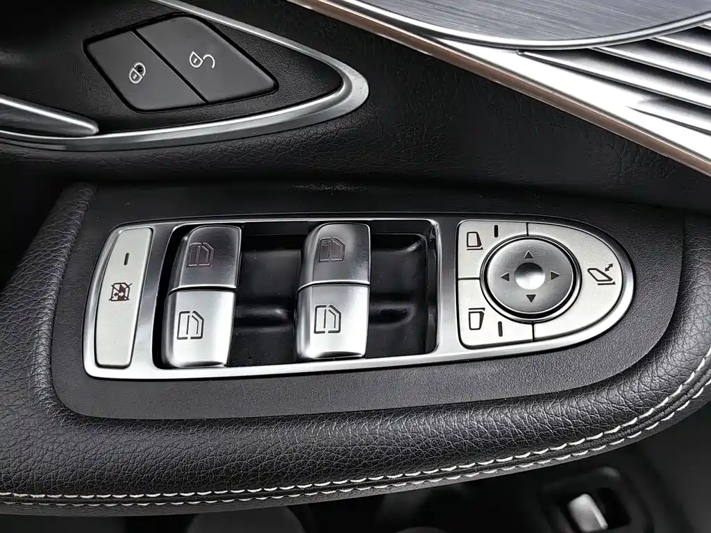 Mercedes-Benz EQC 2022 — фото 9