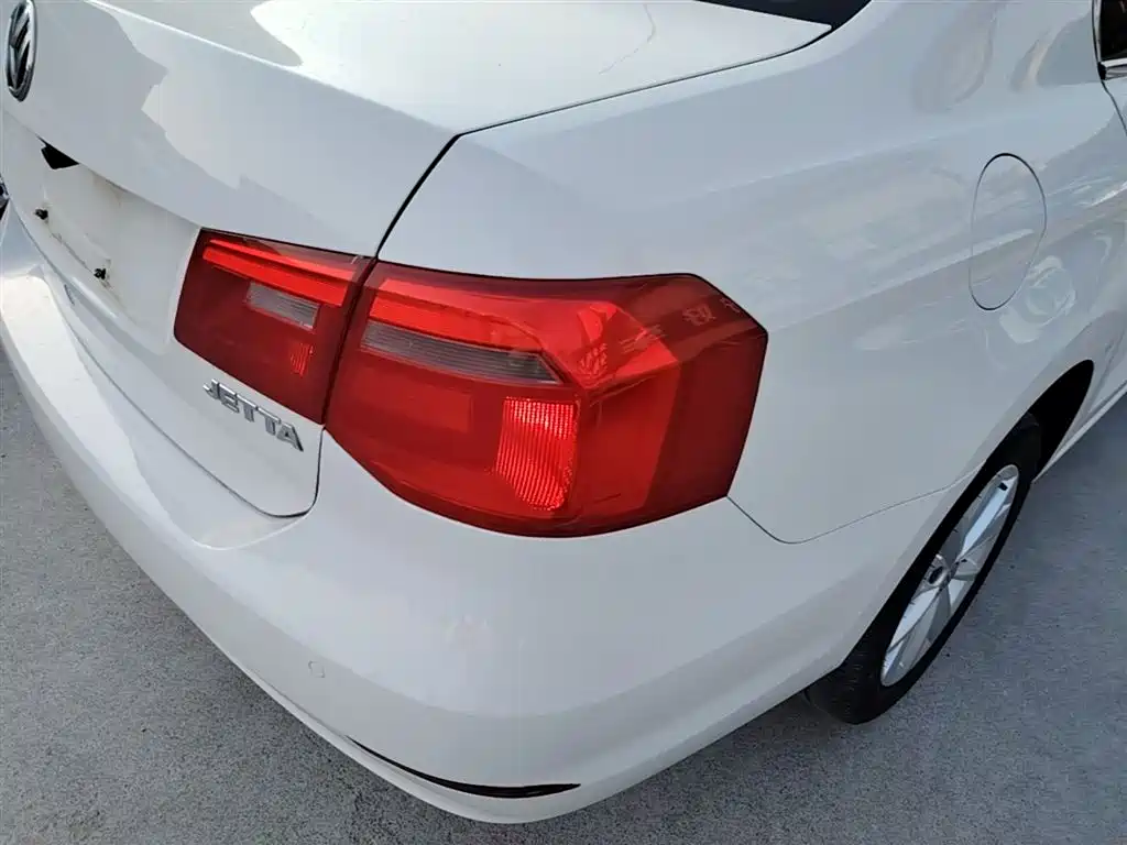 Volkswagen Jetta 2015 — фото 8