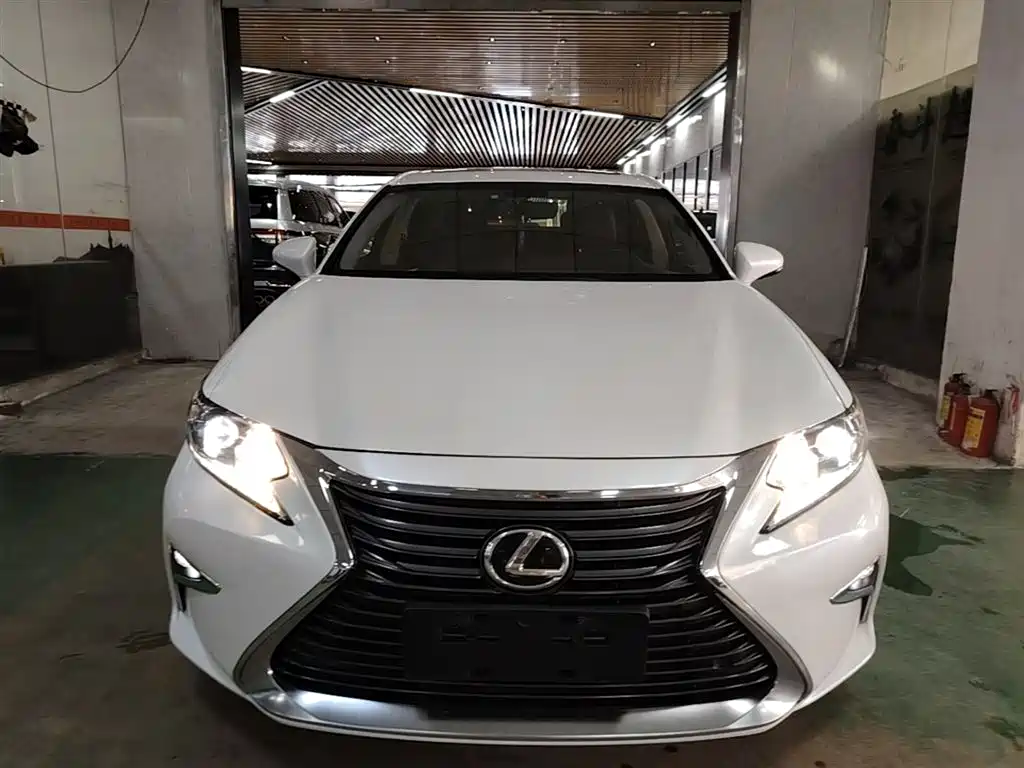 Lexus ES 2016 — фото 3
