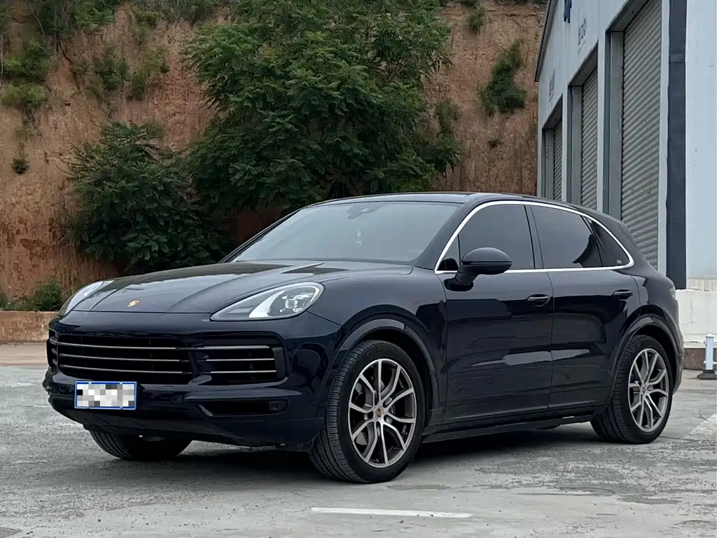 Porsche Cayenne 2022 — фото 1