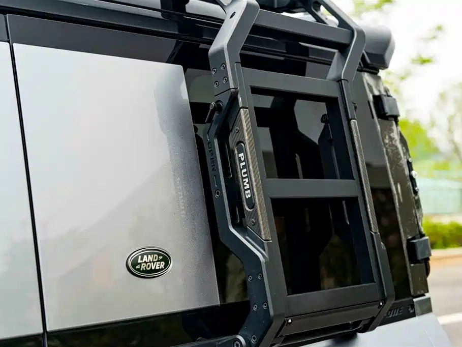 Land Rover Defender 2022 — фото 17