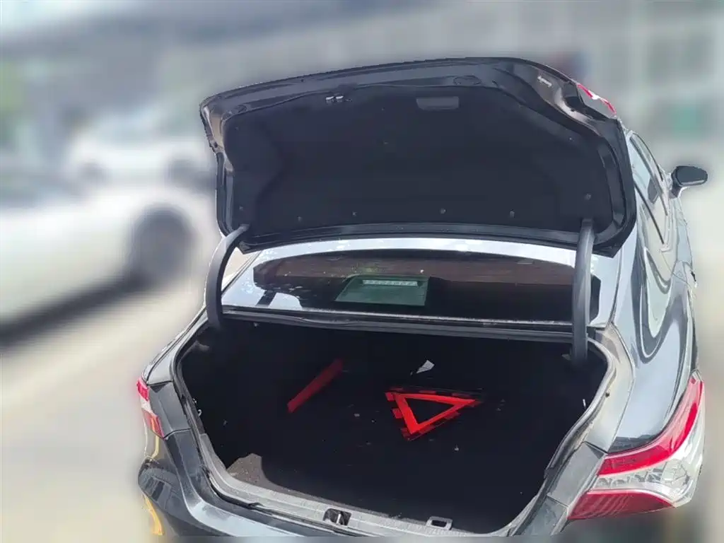 Toyota Camry 2020 — фото 10