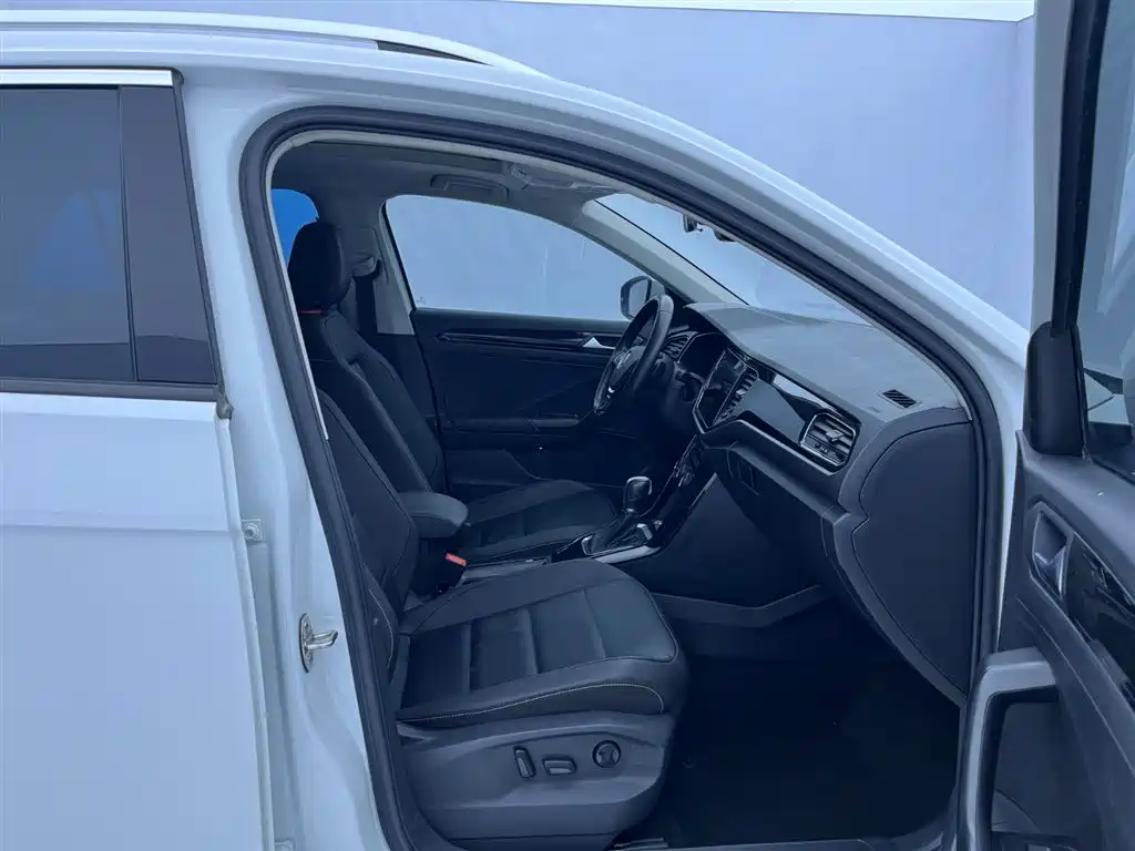 Volkswagen T-Roc 2022 — фото 14