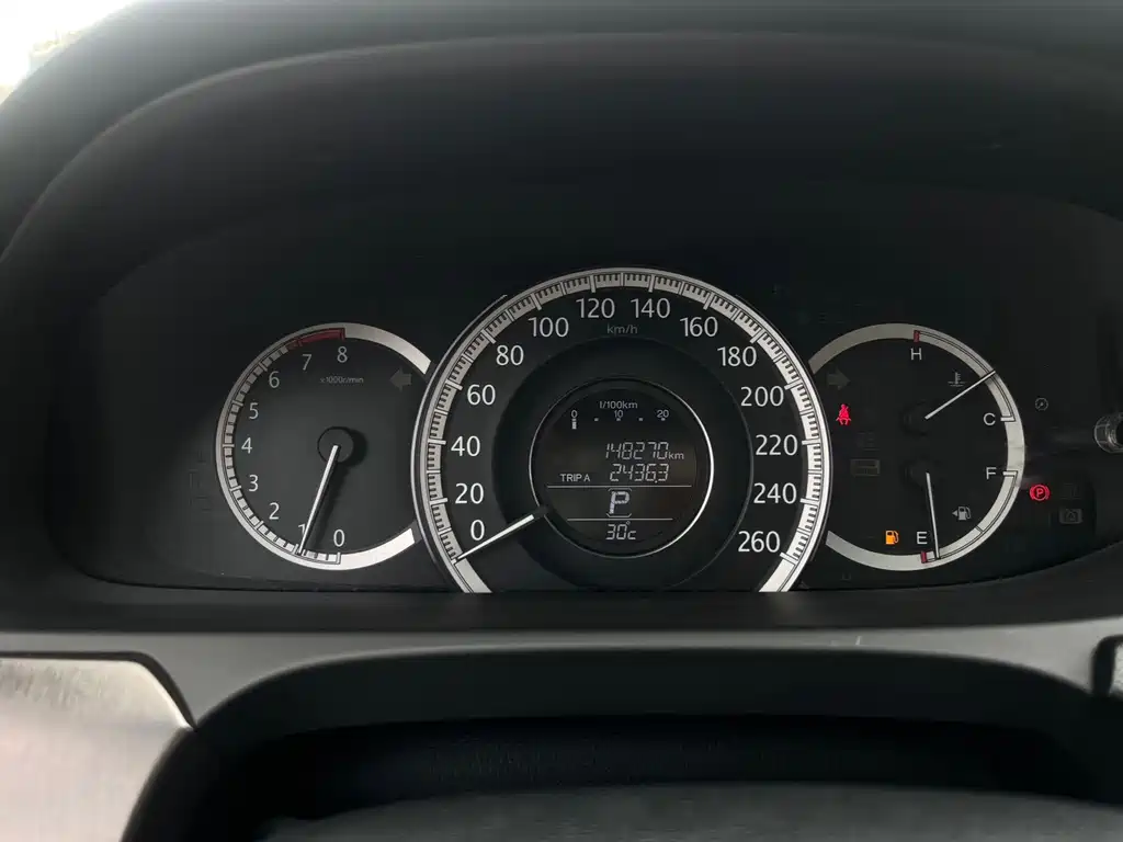 Honda Accord 2014 — фото 16