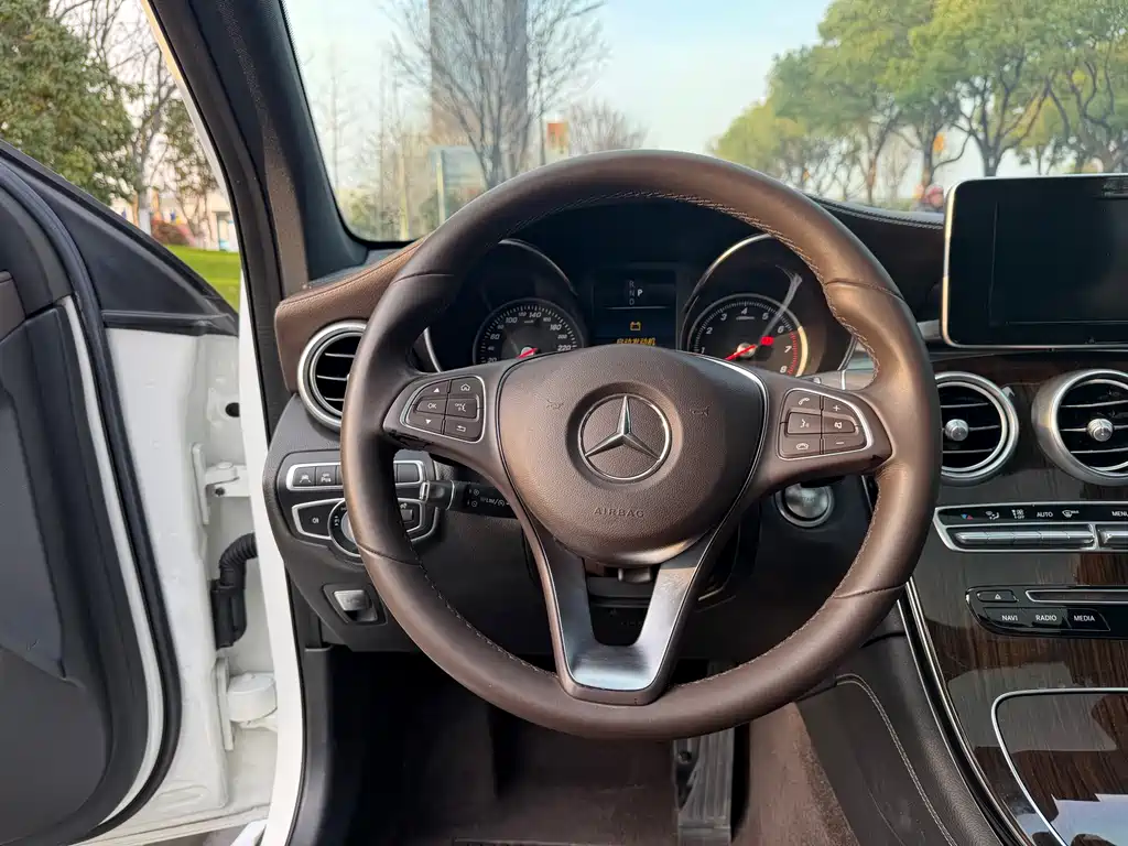 Mercedes-Benz GLC 2018 — фото 14