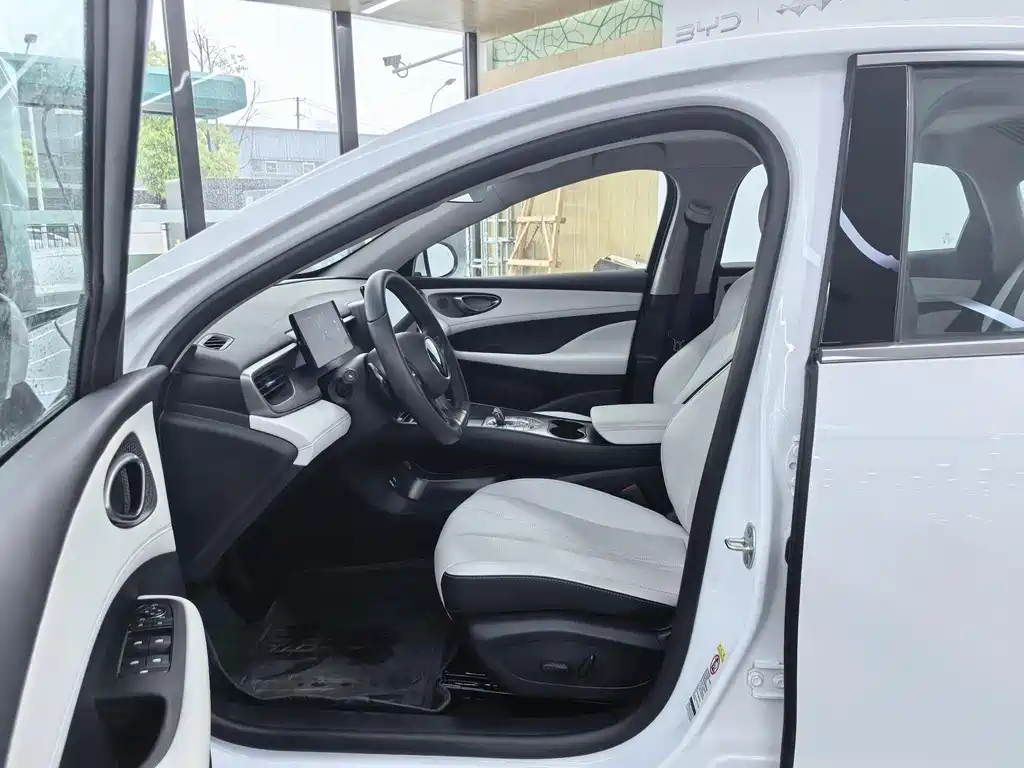 BYD Seal 05 DM-i 2025 — фото 12