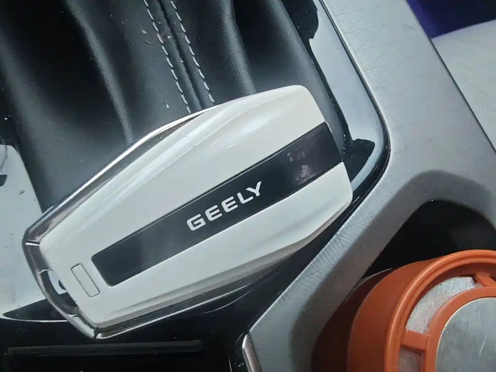 Geely Emgrand 2023 — фото 12