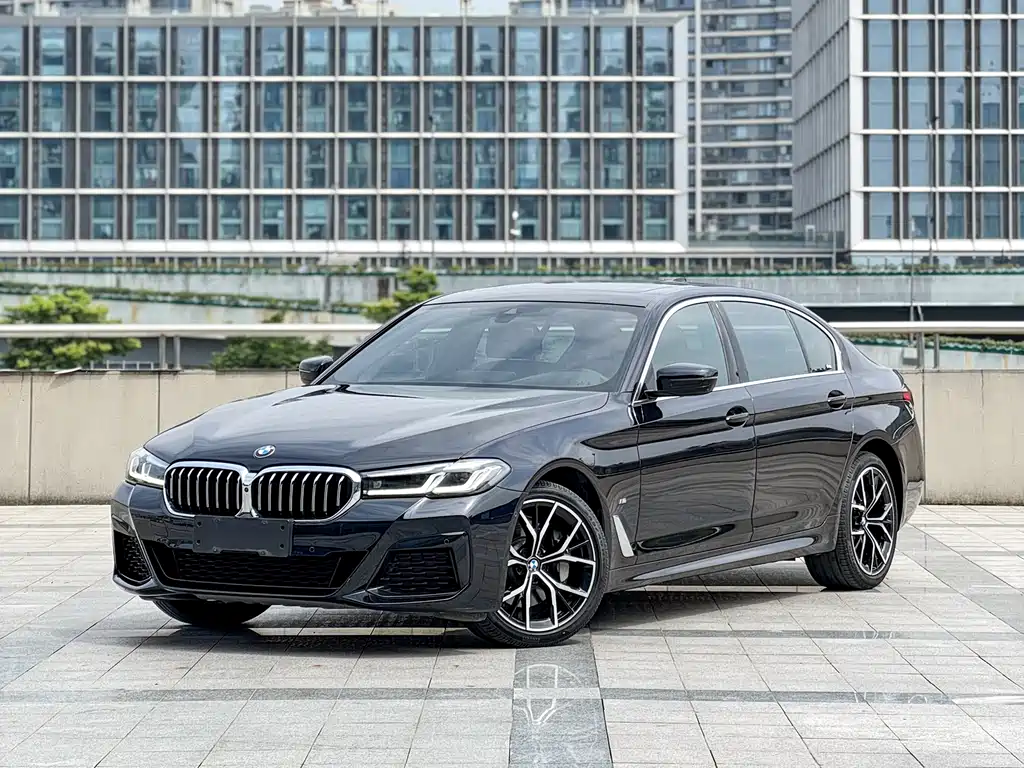 BMW 5 Series 2022 — фото 1