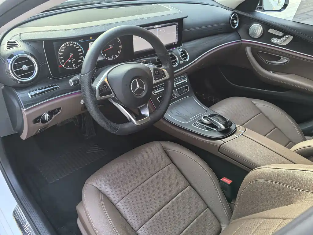 Mercedes-Benz E-Class 2018 — фото 26