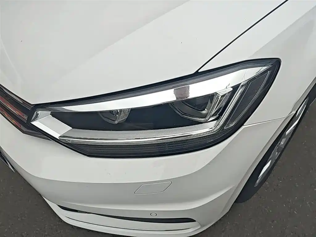 Volkswagen Touran 2017 — фото 24