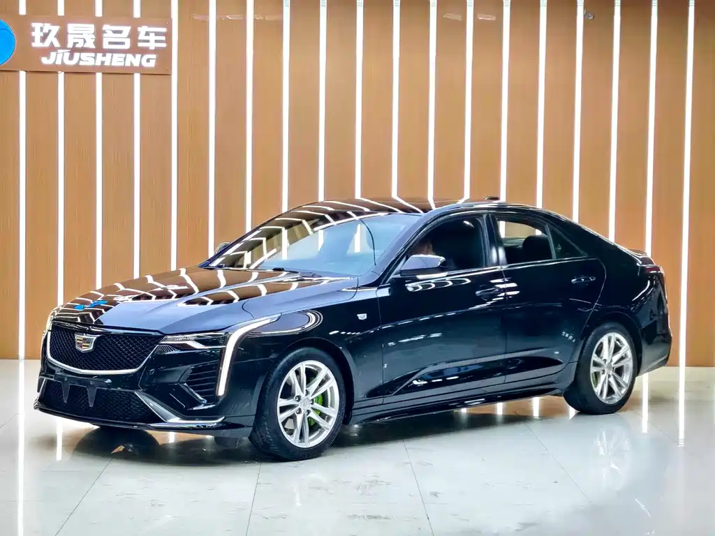 Cadillac CT4 2022 — фото 1