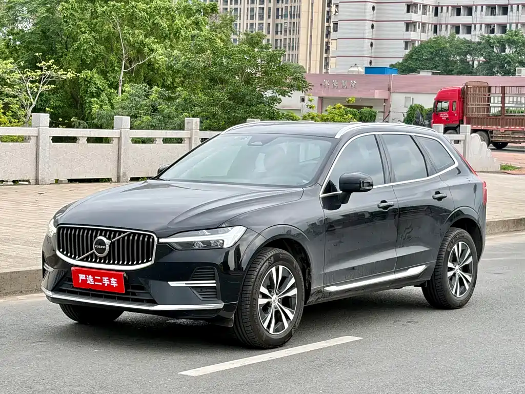 Volvo XC60 2024 — фото 1