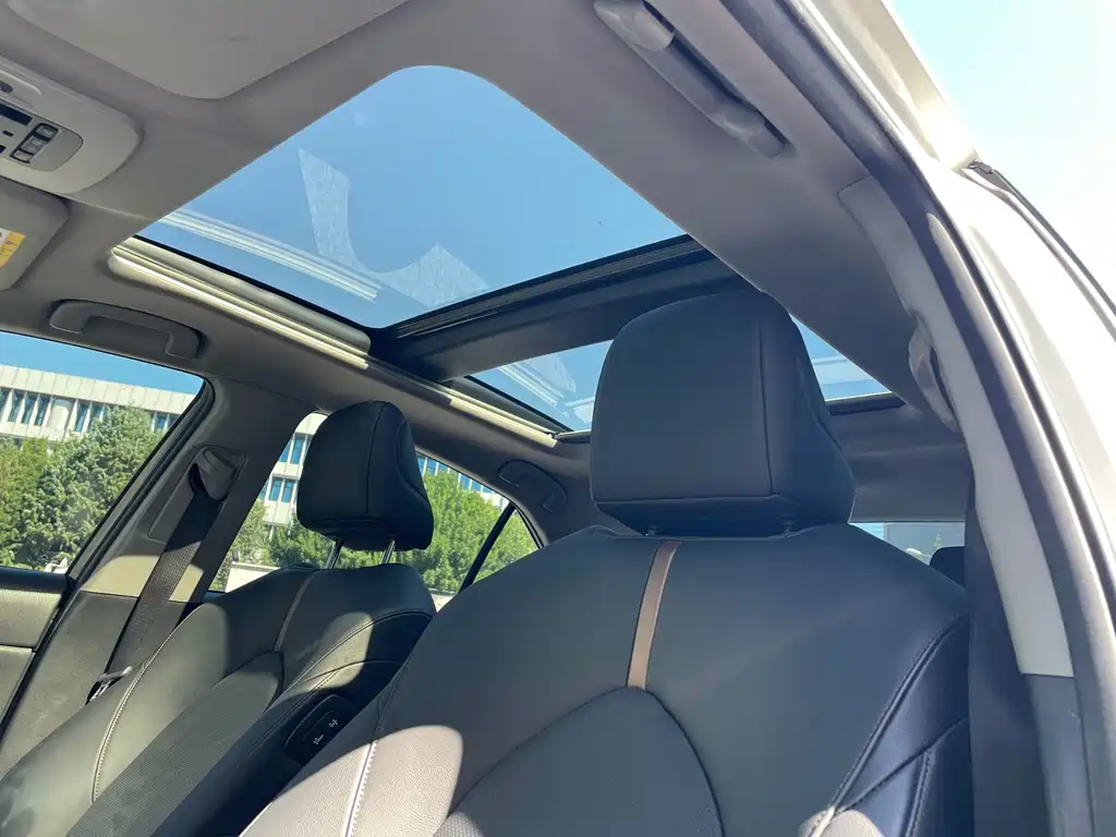 Toyota Camry 2018 — фото 12