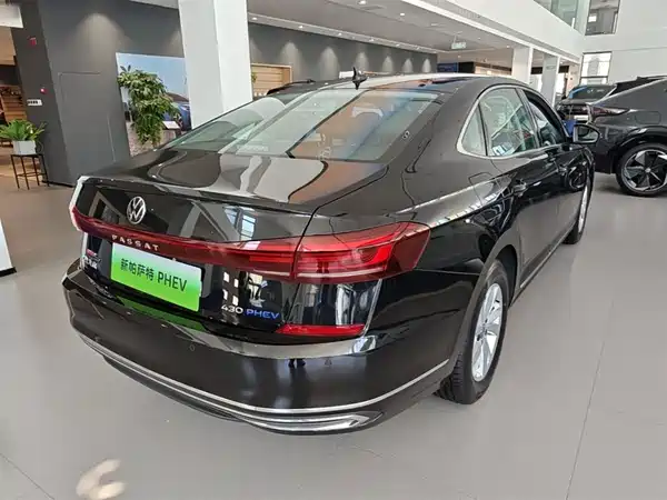 Volkswagen Passat Plug-In Hybrid 2025