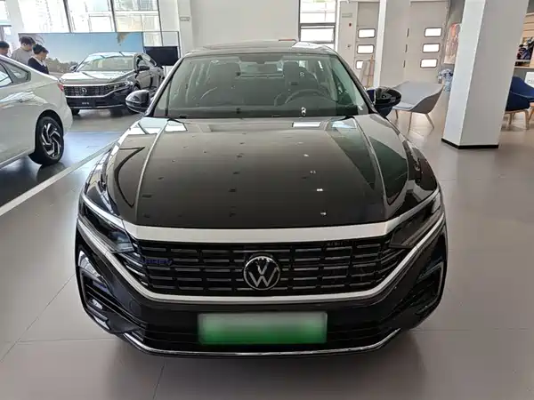 Volkswagen Passat Plug-In Hybrid 2025