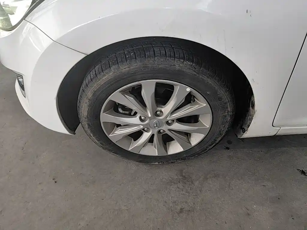 Hyundai Elantra 2017 — фото 23