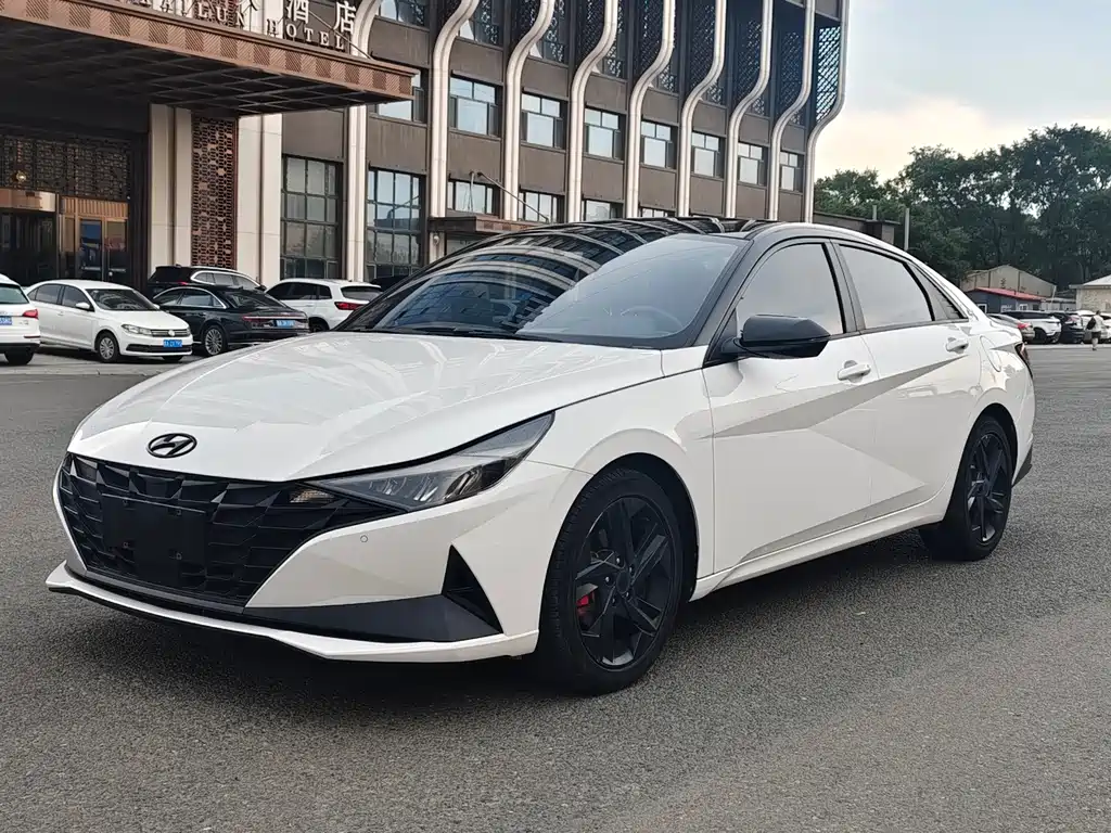 Hyundai Elantra 2022