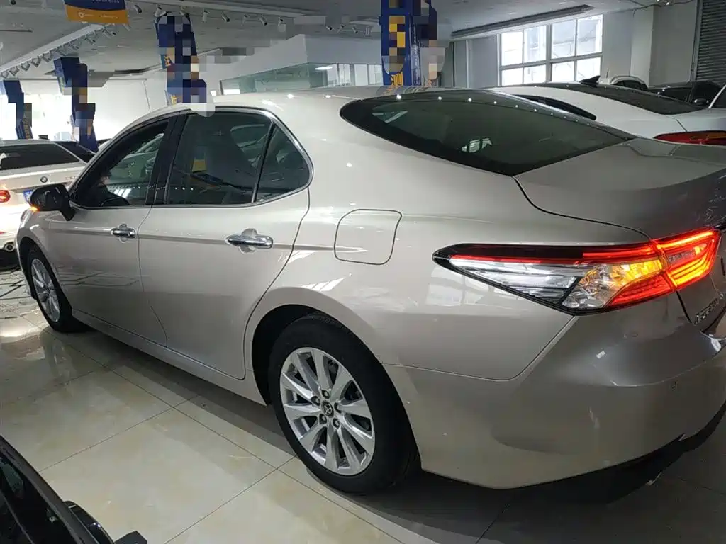 Toyota Camry 2019 — фото 21