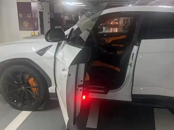 Lamborghini Urus 2021