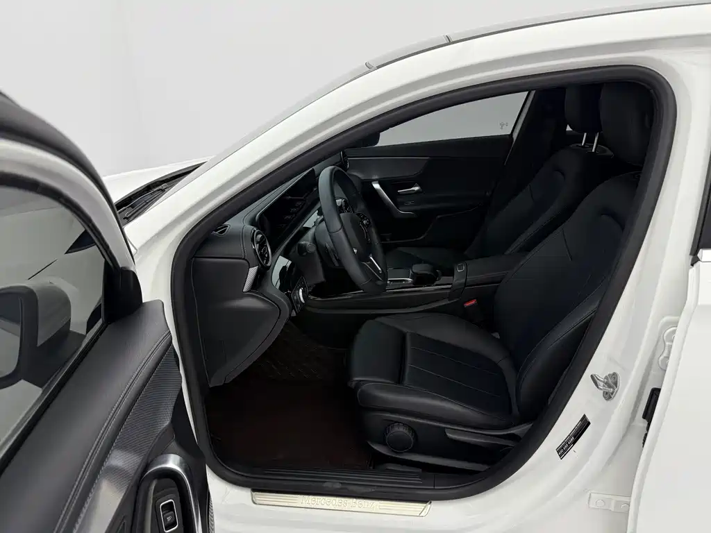 Mercedes-Benz A-Class 2023 — фото 23