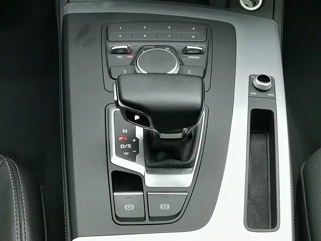 Audi Q5L 2020 — фото 13