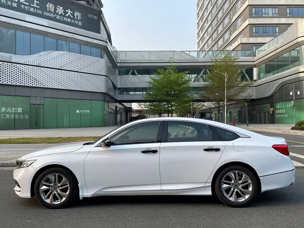 Honda Accord 2018 — фото 11