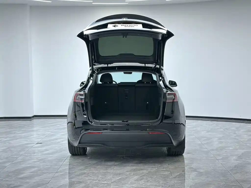 Tesla Model Y 2023 — фото 10