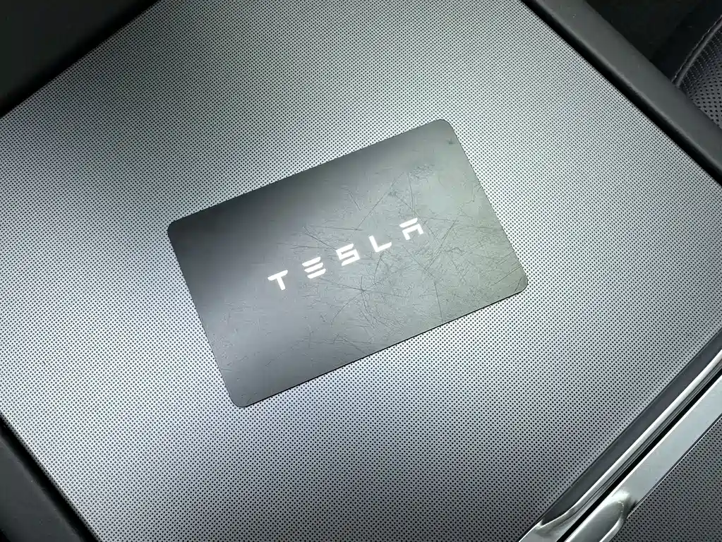 Tesla Model Y 2023 — фото 19