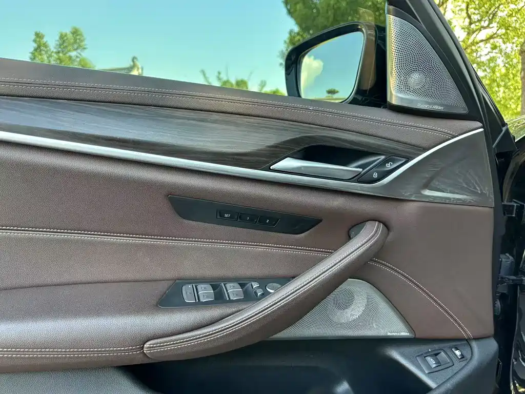 BMW 5 Series New Energy 2021 — фото 9