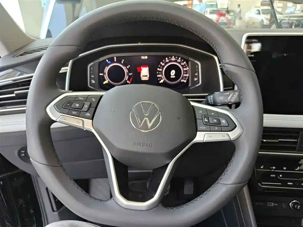 Volkswagen Tiguan L PHEV 2025 — фото 11