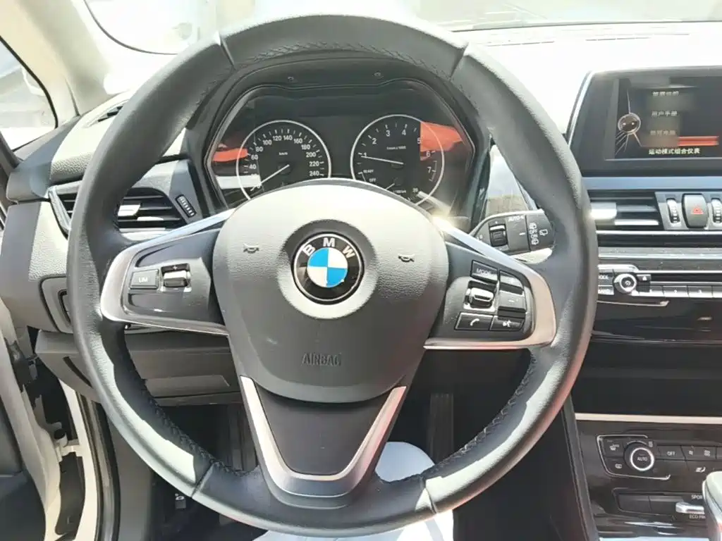 BMW 2 Series Station Wagon 2017 — фото 11