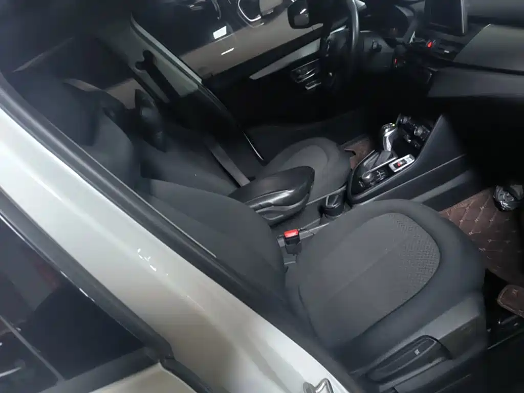 BMW 2 Series Gran Tourer 2017 — фото 25