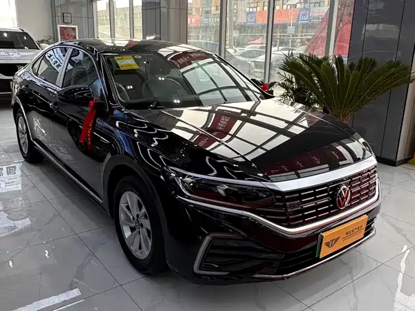 Volkswagen Passat Plug-In Hybrid 2025
