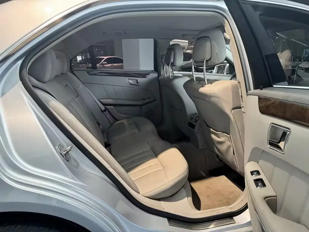 Mercedes-Benz E-Class 2010