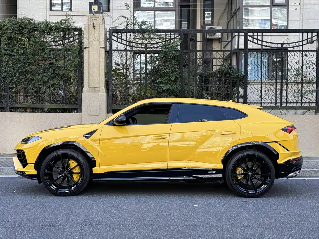 Lamborghini Urus 2022 — фото 3