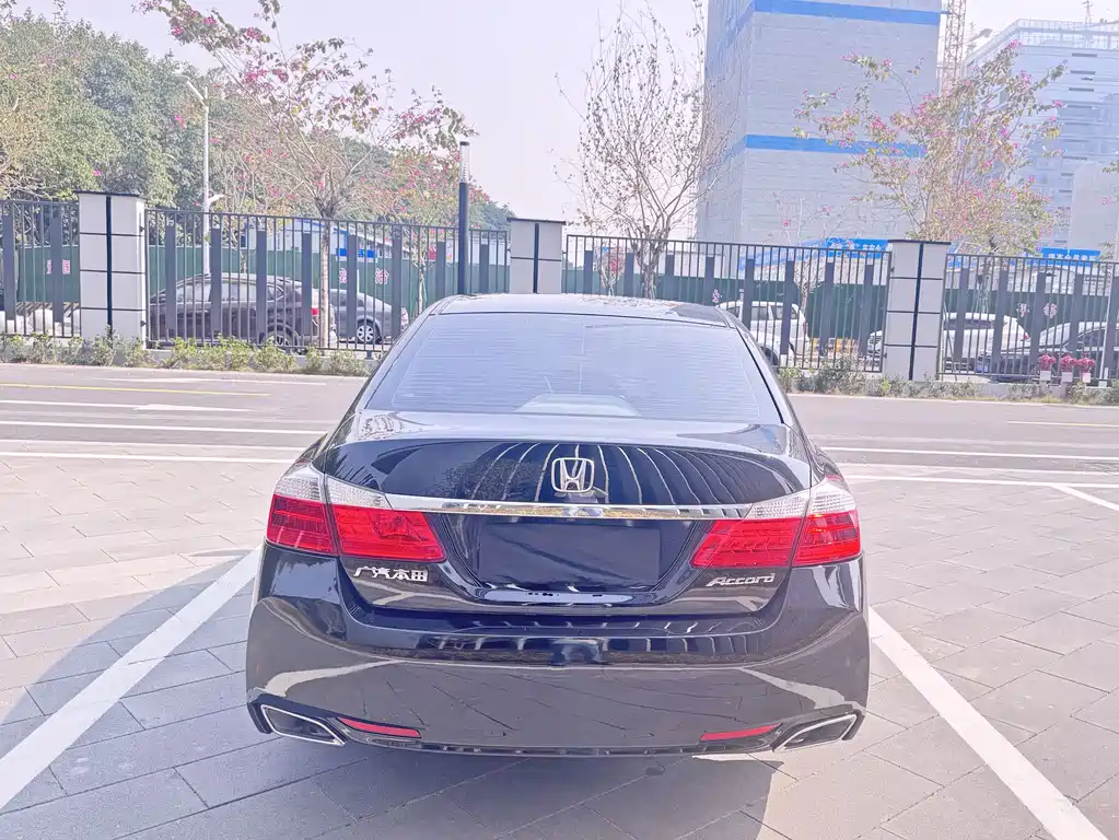 Honda Accord 2016 — фото 8