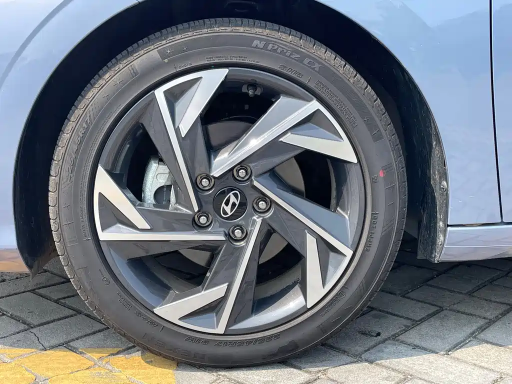 Hyundai Elantra 2025 — фото 11