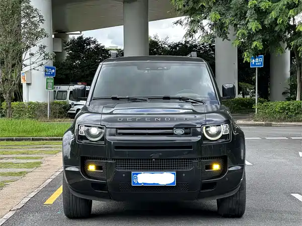 Land Rover Defender 2023