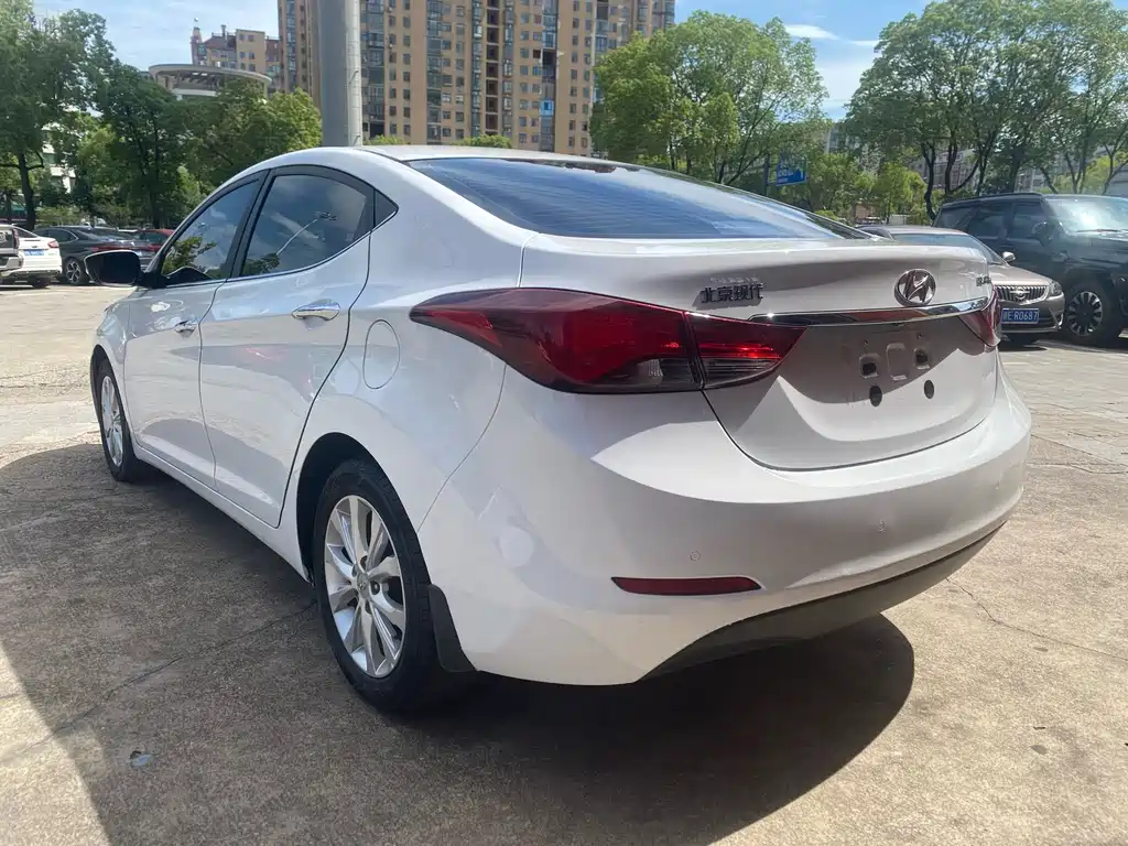 Hyundai Elantra Langdong 2016 — фото 11